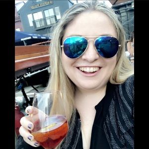 Meet your Posher, Jennifer